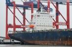 JadeWeserPort: Zweites Containerschiff liegt an der Kaje