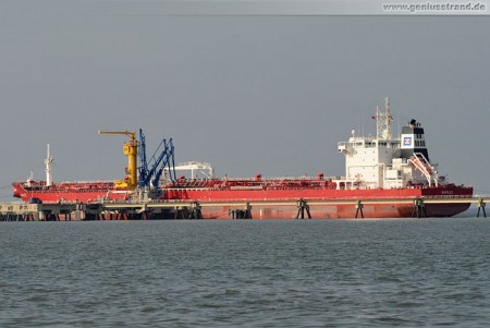 Tanker Marilee an der NWO-Löschbrücke