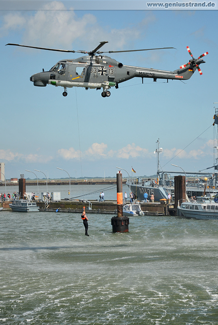 Windenrettung am Hubschrauber Sea Lynx 83+13