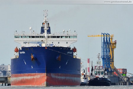 Wilhelmshaven: Tanker SCF Neva legt von der NWO-Löschbrücke ab