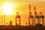 Wilhelmshaven: Sonnenaufgang am JadeWeserPort/Container Terminal