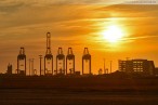 Wilhelmshaven: Sonnenaufgang am JadeWeserPort/Container Terminal