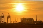 Wilhelmshaven: Sonnenaufgang am JadeWeserPort/Container Terminal