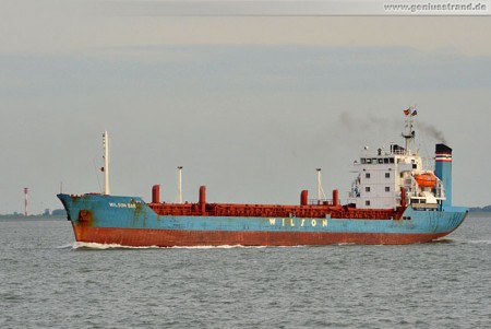 Wilhelmshaven: Das Frachtschiff Wilson Bar auf der Jade