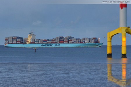 Containerschiff Maersk Stepnica kurz vor dem JadeWeserPort Wilhelmshaven