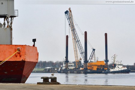 Wilhelmshaven Nordhafen: Der Stelzenponton MP 45 wird ausgeschleust