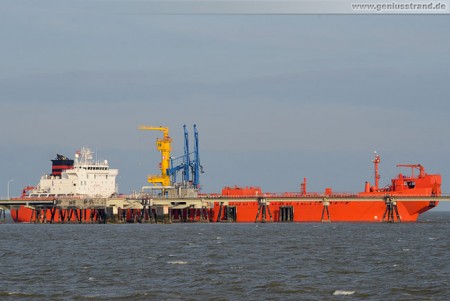 NWO Wilhelmshaven: Tanker Betty Knutsen löscht 32.000 t Öl