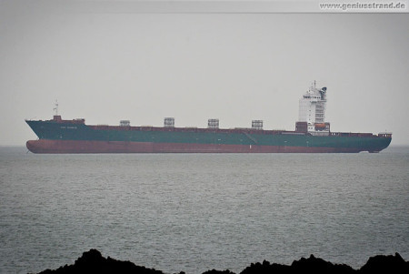 Containerschiff Lisa Schulte nach dem Unfall auf Reede in Wilhelmshaven