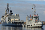 Wilhelmshaven Großer Hafen: Fregatte Bremen (F 207) beim entmagnetisieren
