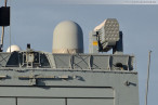 Wilhelmshaven Großer Hafen: Fregatte Bremen (F 207) beim entmagnetisieren