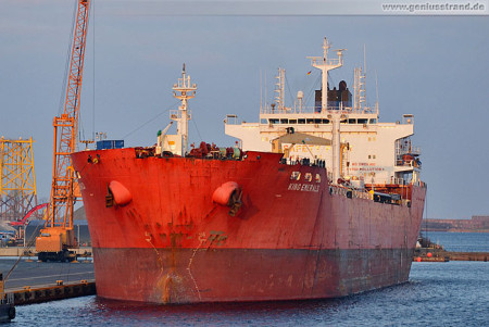 Wilhelmshaven: Tanker King Emerald am Südwestkai