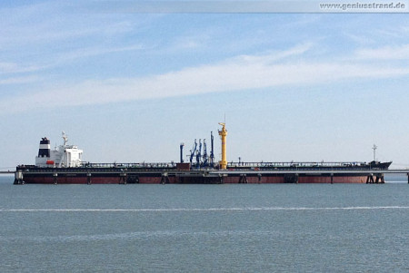 Schiffsbilder Wilhelmshaven: Tanker Samurai löscht 68.000 t Rohöl aus Nigeria