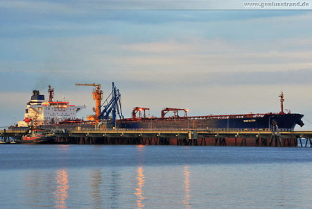 Wilhelmshaven Schiffsbilder: Tanker Seafalcon am NWO Anleger 1