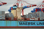 Wilhelmshaven: Containerschiff Estelle Maersk (397 m) am JadeWeserPort