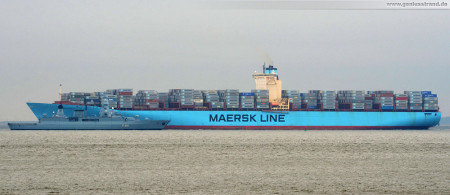 JadeWeserPort Wilhelmshaven: Fregatte Sachsen (143 m) und Containerschiff Estelle Maersk (397 m) im Größenvergleich