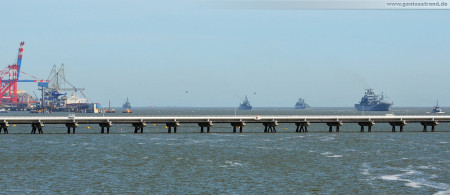 Schlepper Knechtsand, Versorger Frankfurt am Main, Fregatte Brandenburg, Emden, Bremen und zwei Sea Lynx