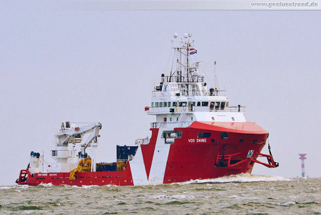 Schiffsbilder Wilhelmshaven: Offshore-Versorger Vos Shine auf der Jade