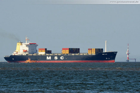 Wilhelmshaven: Containerschiff MSC Joy kurz vor dem JadeWeserPort