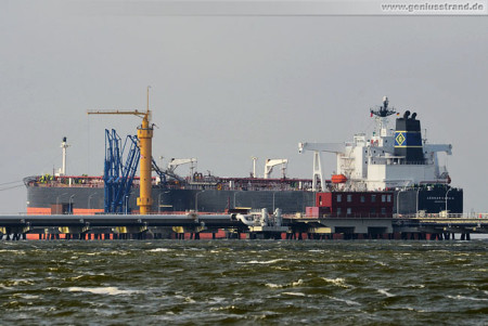 Schiffsbilder Wilhelmshaven: Tanker Genmar Kara G an der NWO-Löschbrücke