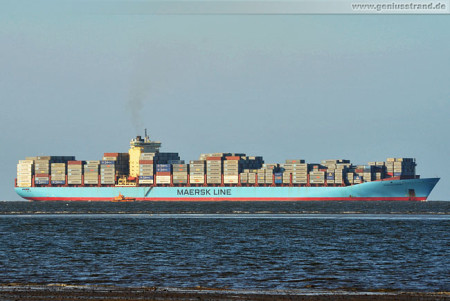 JadeWeserport Wilhelmshaven: Containerschiff Charlotte Maersk einlaufend