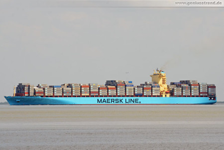 Wilhelmshaven: Containerschiff Maersk Salalah kommend vom JadeWeserPort