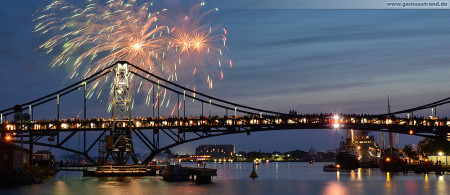 Wilhelmshaven: Abschlussfeuerwerk zum Wochenende an der Jade 2013