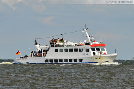 Wilhelmshaven Schiffsbilder: Passagierschiff Harle Sand der Reederei Warrings