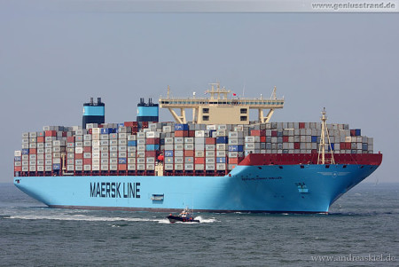 Größtes Containerschiff der Welt Maersk Mc-Kinney Moller in Bremerhaven