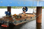 Jack-up Barge Thor: Montage der Thruster am Hannoverkai