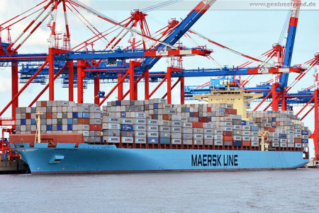 Wilhelmshaven: Containerschiff Maersk Salina (334 m) am JadeWeserPort