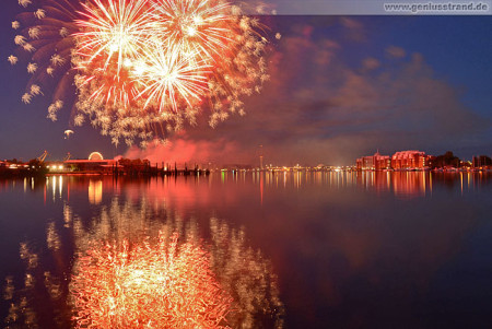 Wilhelmshaven: Abschlussfeuerwerk JadeWeserPort-Cup 2013