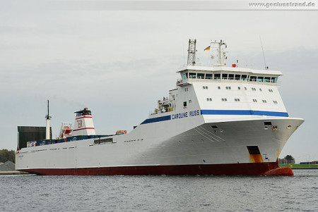 Wilhelmshaven: RoRo-Frachtschiff Caroline Russ legt am Lüneburgkai an