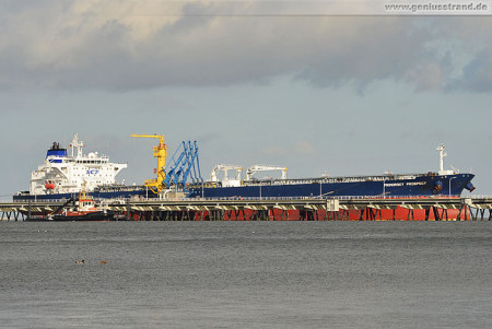 Wilhelmshaven NWO: Tanker Primorsky Prospect löscht 100.000 t Öl