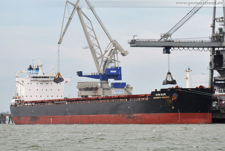 Wilhelmshaven: Bulk Carrier Margreth Pissarek an der Niedersachsenbrücke