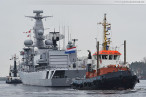 Wilhelmshaven Großer Hafen: Fregatte HNLMS Van Speijk (F828) fährt Schleife