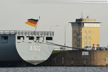 Wilhelmshaven Nordhafen: Die Frankfurt am Main an der Instandsetzungspier