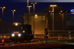 Wilhelmshaven JadeWeserPort: Containerzug der OHE wird beladen