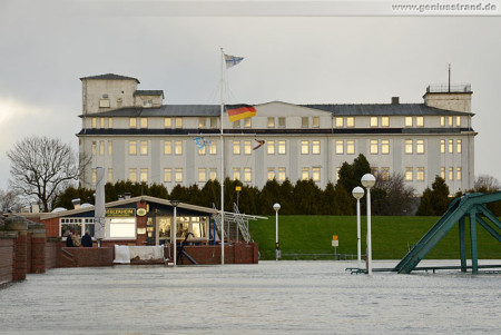 Wilhelmshaven (Sturmflut Xaver): Nachmittagshochwasser im Nassauhafen