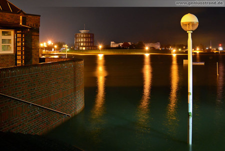 Bilder der Sturmflut bei Nachthochwasser in Wilhelmshaven