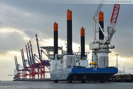 JadeWeserPort: Hochtief Offshore-Windanlagen-Errichterschiff VIDAR
