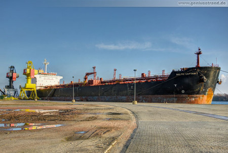 Wilhelmshaven Hannoverkai: Tanker Baltic Captain I mit neuem Anker