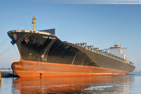 Wilhelmshaven Nordhafen: Containerschiff Ilse Wulff liegt am Hannoverkai