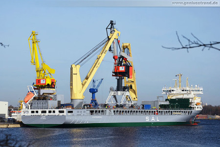 Wilhelmshaven Nordhafen: Spezialtransportschiff Lone im Hannoverkai