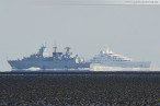 Schiffsbilder/Shipspotting: Weltgrößte Luxusyacht Azzam auf Schillig-Reede