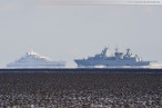 Schiffsbilder/Shipspotting: Weltgrößte Luxusyacht Azzam auf Schillig-Reede