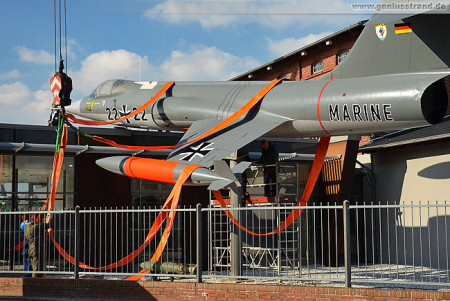 Deutsches Marinemuseum Wilhelmshaven: Starfighter auf Sockel gesetzt