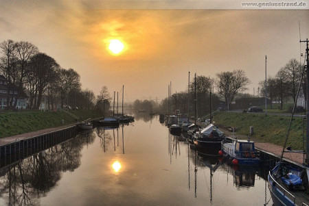 Wilhelmshaven: Sonnenaufgang im Rüstersieler Hafen