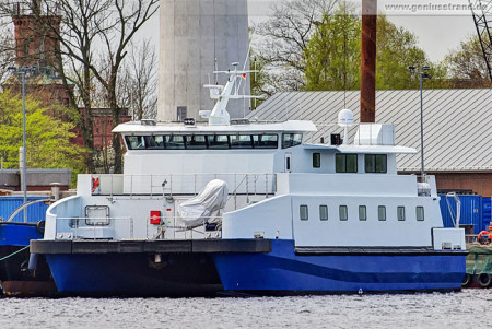 Wilhelmshaven: Offshore-Hotelschiff Sea Comfort am Jade-Dienst-Kai