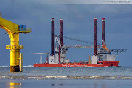 Offshore-Installationsschiff Brave Tern fährt den JadeWeserPort an