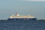 Wilhelmshaven: Kreuzfahrtschiff Mein Schiff 3 am JadeWeserPort